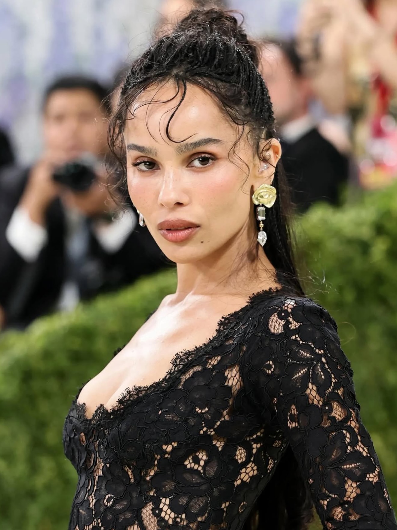 zoe kravitz healthy long hair met gala 2026